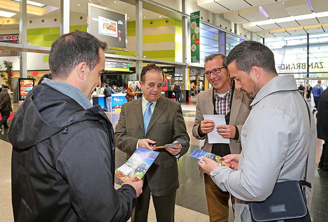 FRANCISCO SALIDO PROMOCIONA V FERIA DEL MARISCO EN ESTACION AVE MARIA ZAMBRANO 11