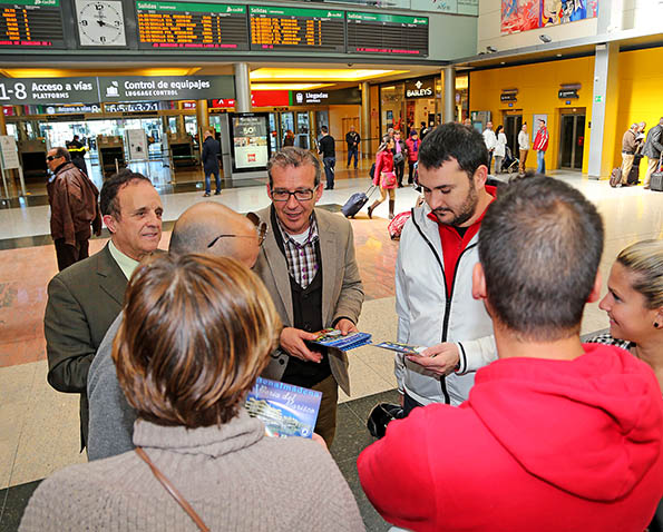 FRANCISCO SALIDO PROMOCIONA V FERIA DEL MARISCO EN ESTACION AVE MARIA ZAMBRANO 3