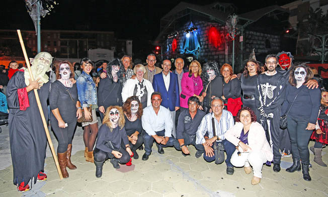 FRANCISCO SALIDO Y CONCEPCION TEJADA PARTICIPAN EN LA FIESTA DE HALLOWEEN EN BENALMADENA