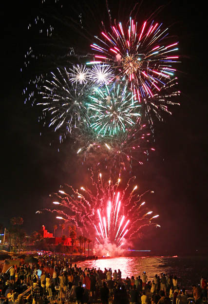 FUEGOS ARTIFICIALES EN CASTILLO BIL BIL 2