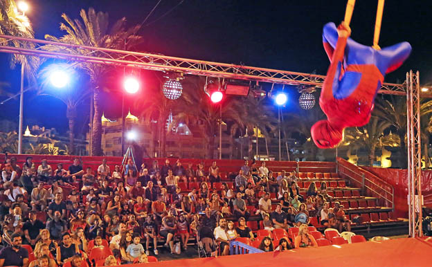 GRAN CIRCO CUENTAJUEGOS EN PUERTO DEPORTIVO BENALMADENA 5