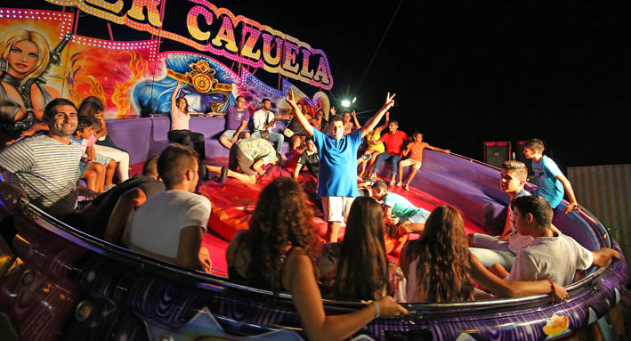 NOCHE ATRACCIONES A 1 EURO FERIA BENALMADENA PUEBLO