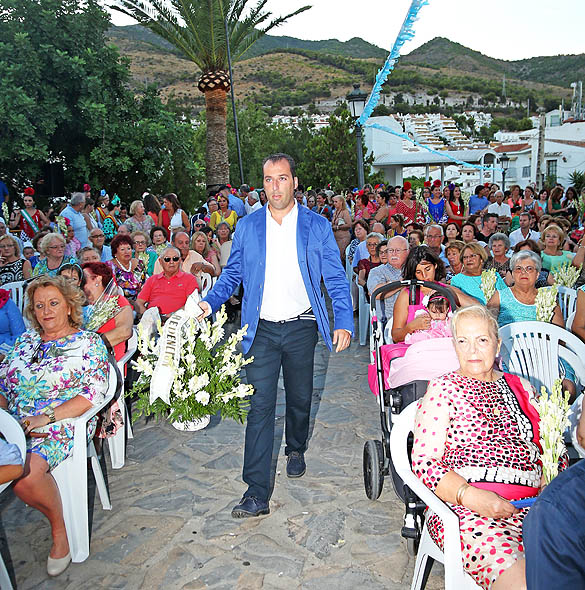 OFRANDA FLORAL A VIRGEN DE LA CRUZ 25