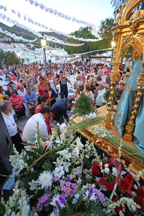 OFRANDA FLORAL A VIRGEN DE LA CRUZ 44