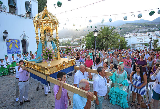 OFRENDA FLORAL VIRGEN DE LA CRUZ BENALMADENA PUEBLO 2014