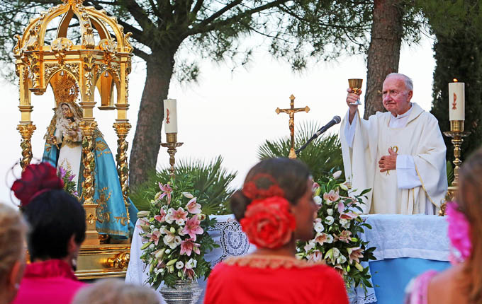 OFRENDA FLORAL VIRGEN DE LA CRUZ BENALMADENA PUEBLO 2014 11