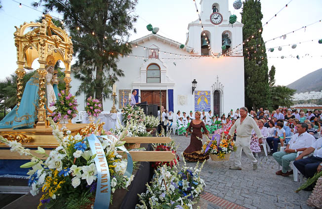 OFRENDA FLORAL VIRGEN DE LA CRUZ BENALMADENA PUEBLO 2014 14