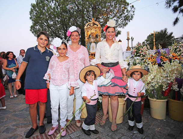 OFRENDA FLORAL VIRGEN DE LA CRUZ BENALMADENA PUEBLO 2014 18