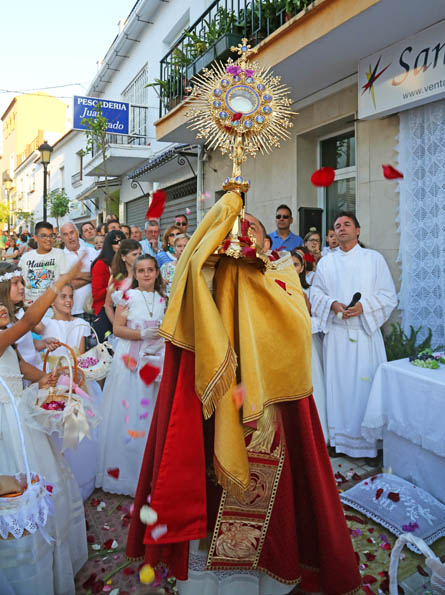 PROCESION CORPUS CHRISTI ARROYO DE LA MIEL 10