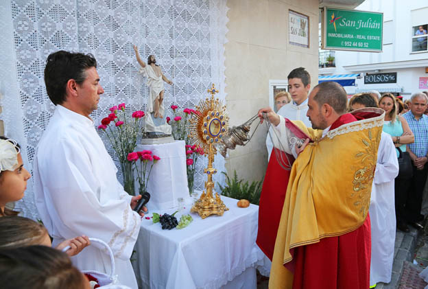 PROCESION CORPUS CHRISTI ARROYO DE LA MIEL 9