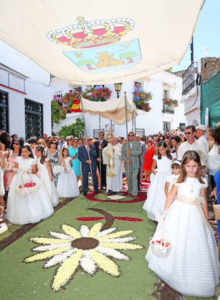 PROCESION CORPUS CHRISTI BENALMADENA PUEBLO 10