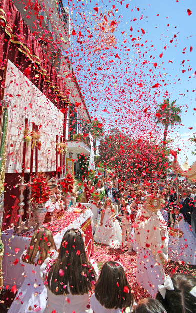 PROCESION CORPUS CHRISTI BENALMADENA PUEBLO 16