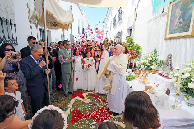 PROCESION CORPUS CHRISTI BENALMADENA PUEBLO 6