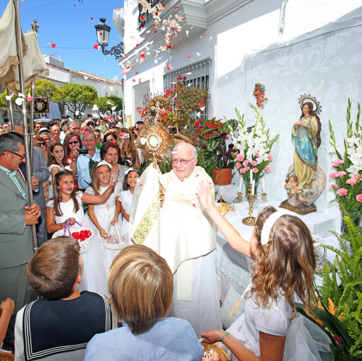 PROCESION CORPUS CHRISTI BENALMADENA PUEBLO 8