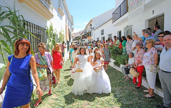 PROCESION CORPUS CHRISTI BENALMADENA PUEBLO 9