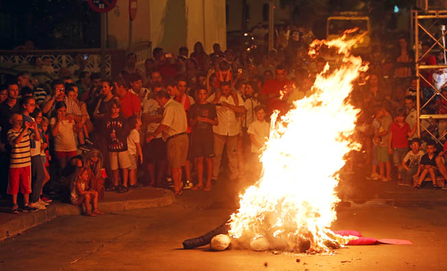 QUEMA DE JUAS EN CALLES DE BENALMADENA