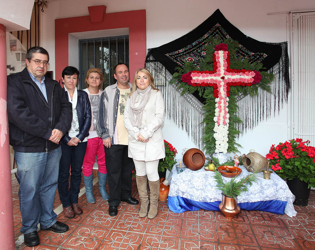 CRUZ DE MAYO taberna la lecha en plaza ole