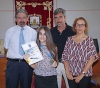 ALCALDE Y CONCEJALA EDUCACION ENTREGAN MEDALLAS AL MERITO EDUCATIVO 6