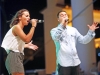 AMBIENTE NOCHE FERIA BENALMADENA PUEBLO ACTUCION DUO TRENZAO 1