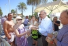 FRANCISCO SALIDO JUNTO A YO PRODUCTO ANDALUZ REPARTE ACEITE Y TOMATES EN PLAYA FUENTE DE LA SALUD 1 FRANCISCO SALIDO JUNTO A YO PRODUCTO ANDALUZ REPARTE ACEITE Y TOMATES EN PLAYA FUENTE DE LA SALUD 1