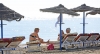 TURISTAS TOMANDO EL SOL EN PLAYA LOS MAITES EL 10 DE NOVIEMBRE 2